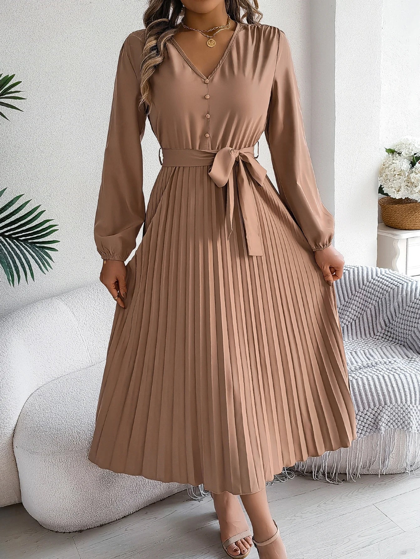 Robe longue plissée et manches longues