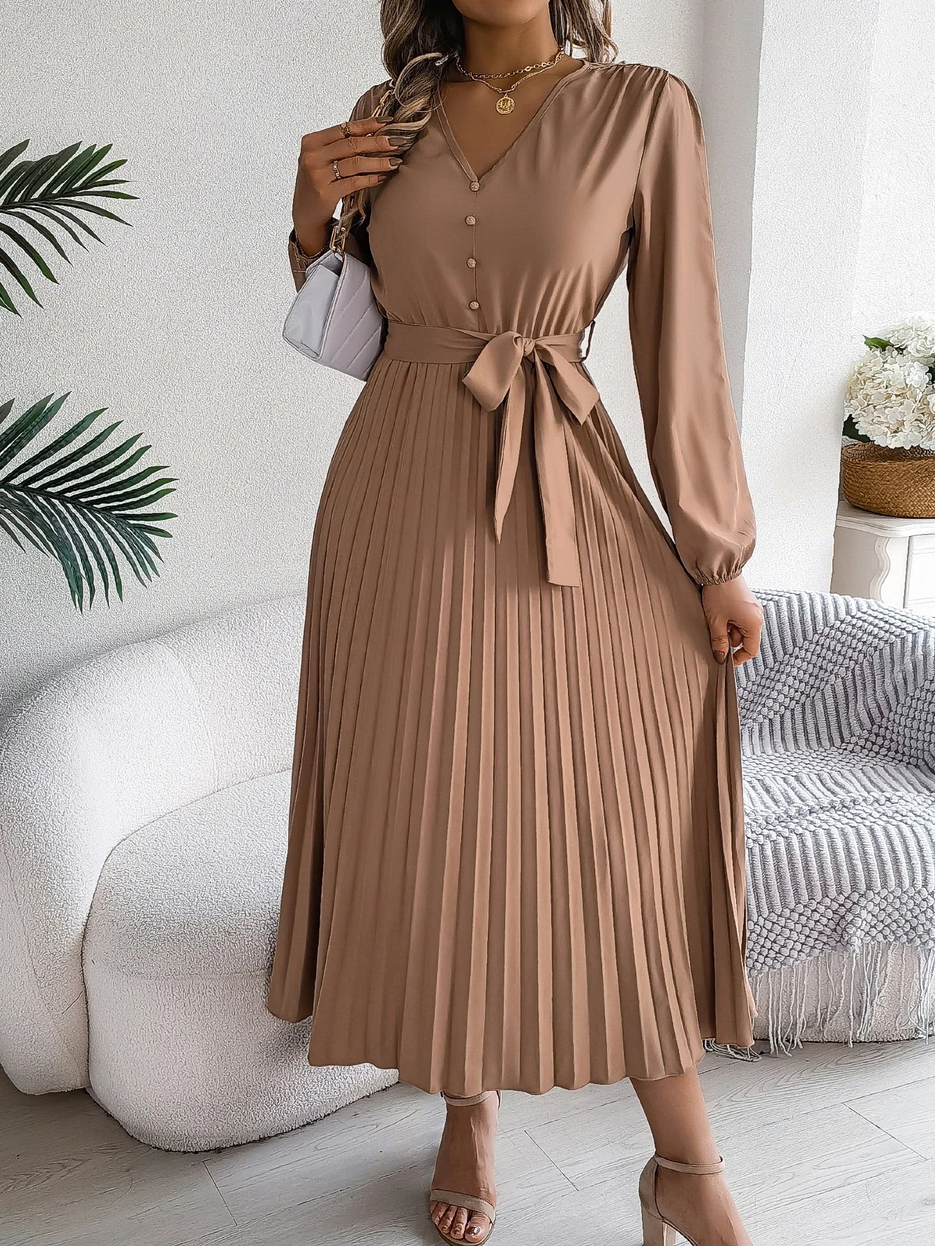 Robe longue plissée et manches longues