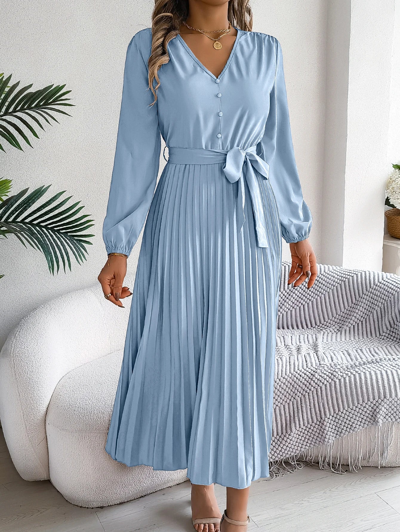 Robe longue plissée et manches longues