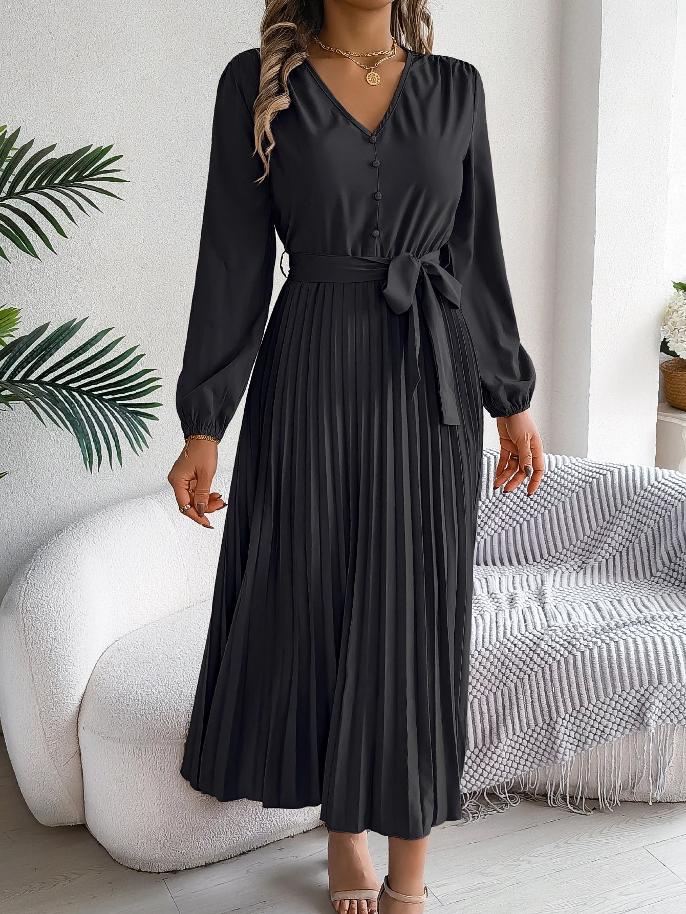 Robe longue plissée et manches longues