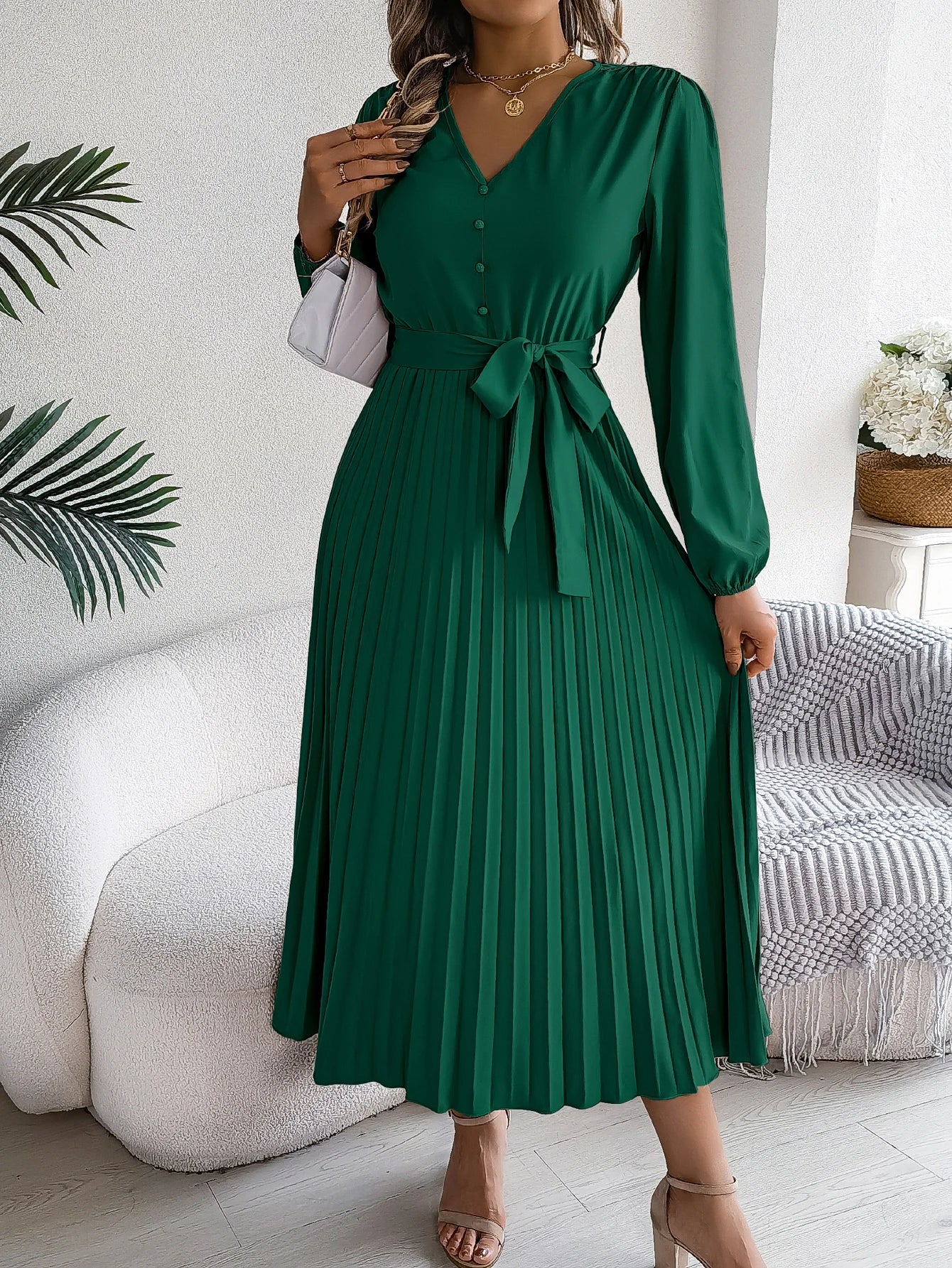 Robe longue plissée et manches longues