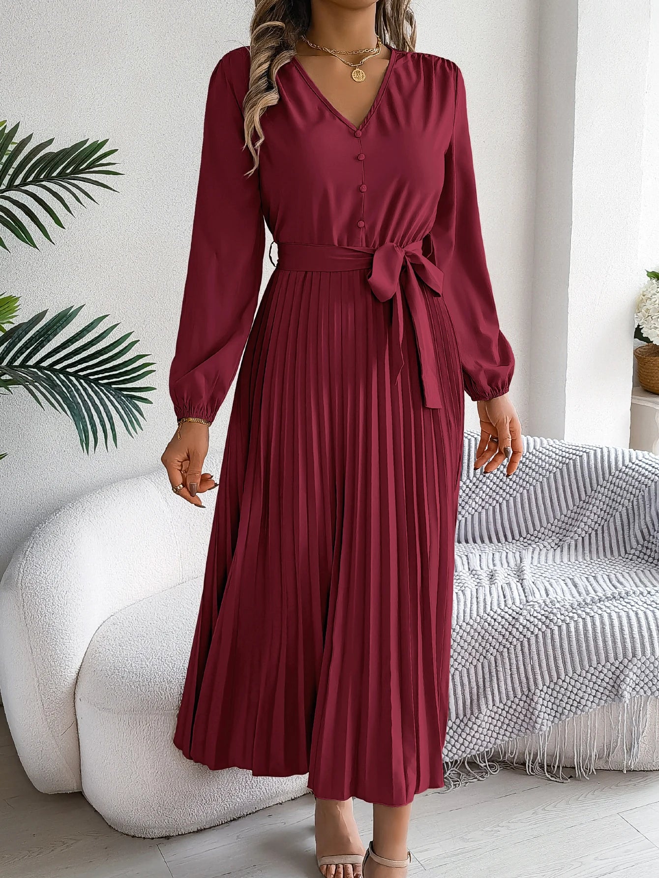 Robe longue plissée et manches longues