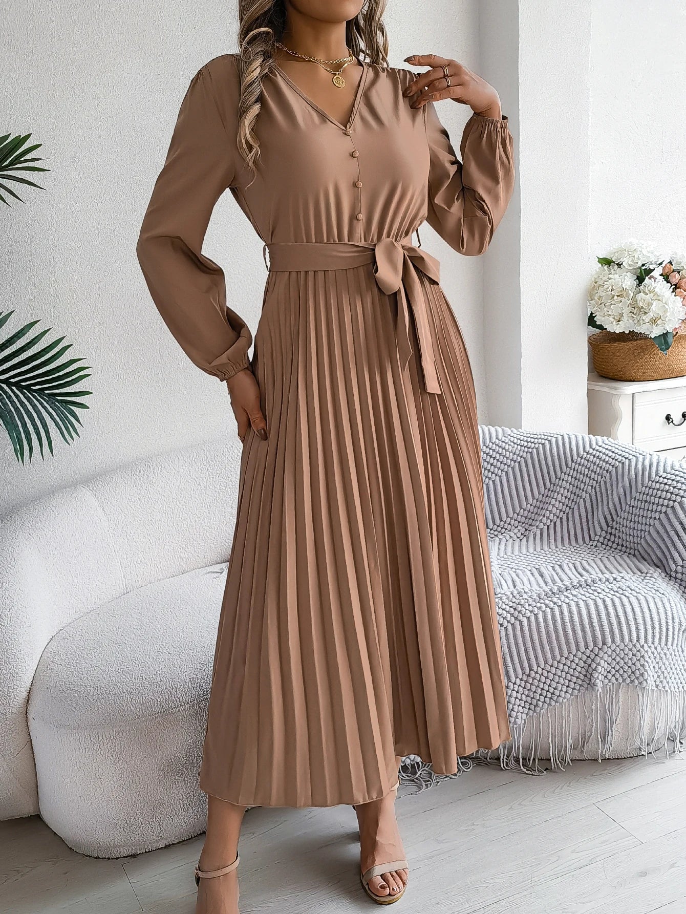 Robe longue plissée et manches longues