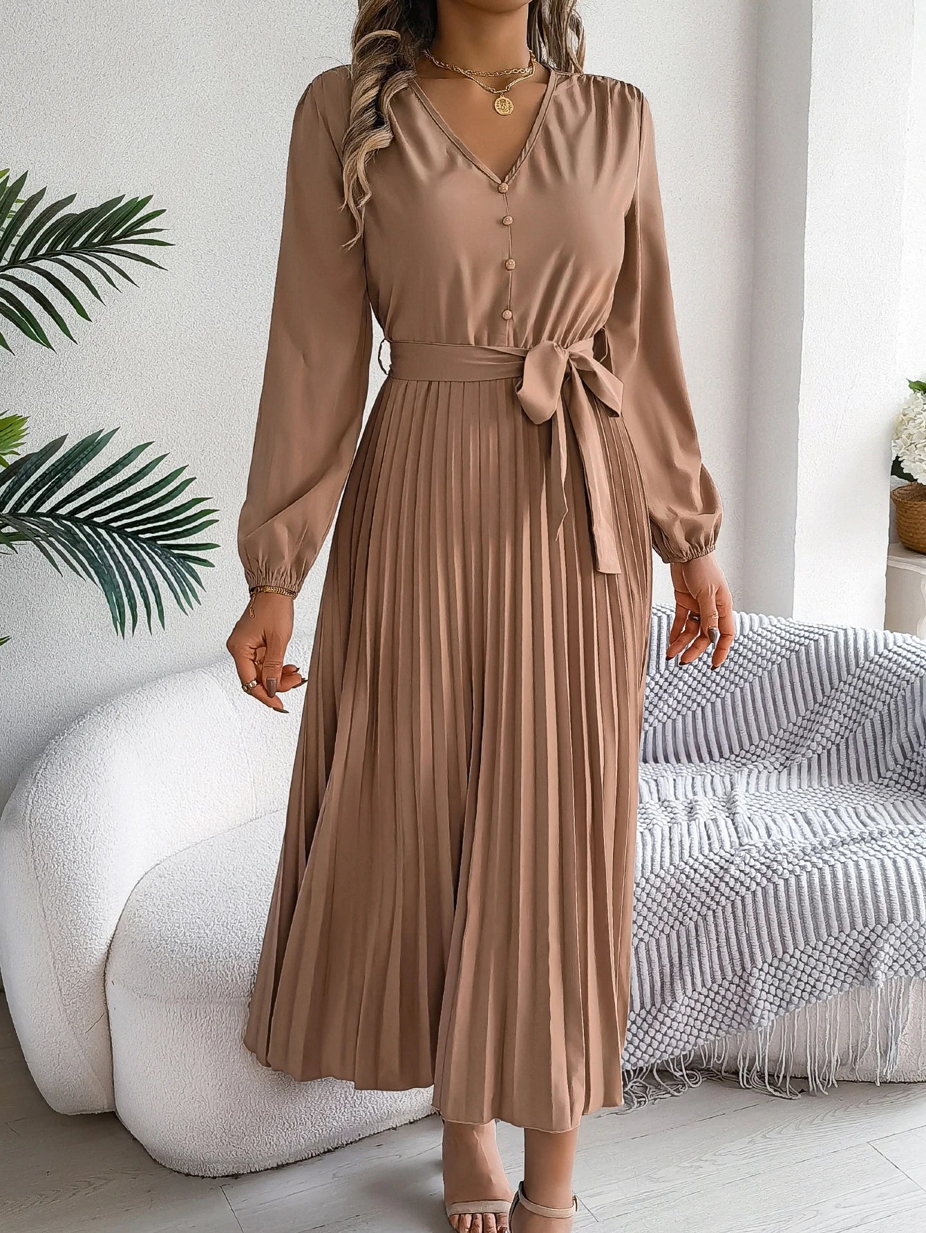 Robe longue plissée et manches longues