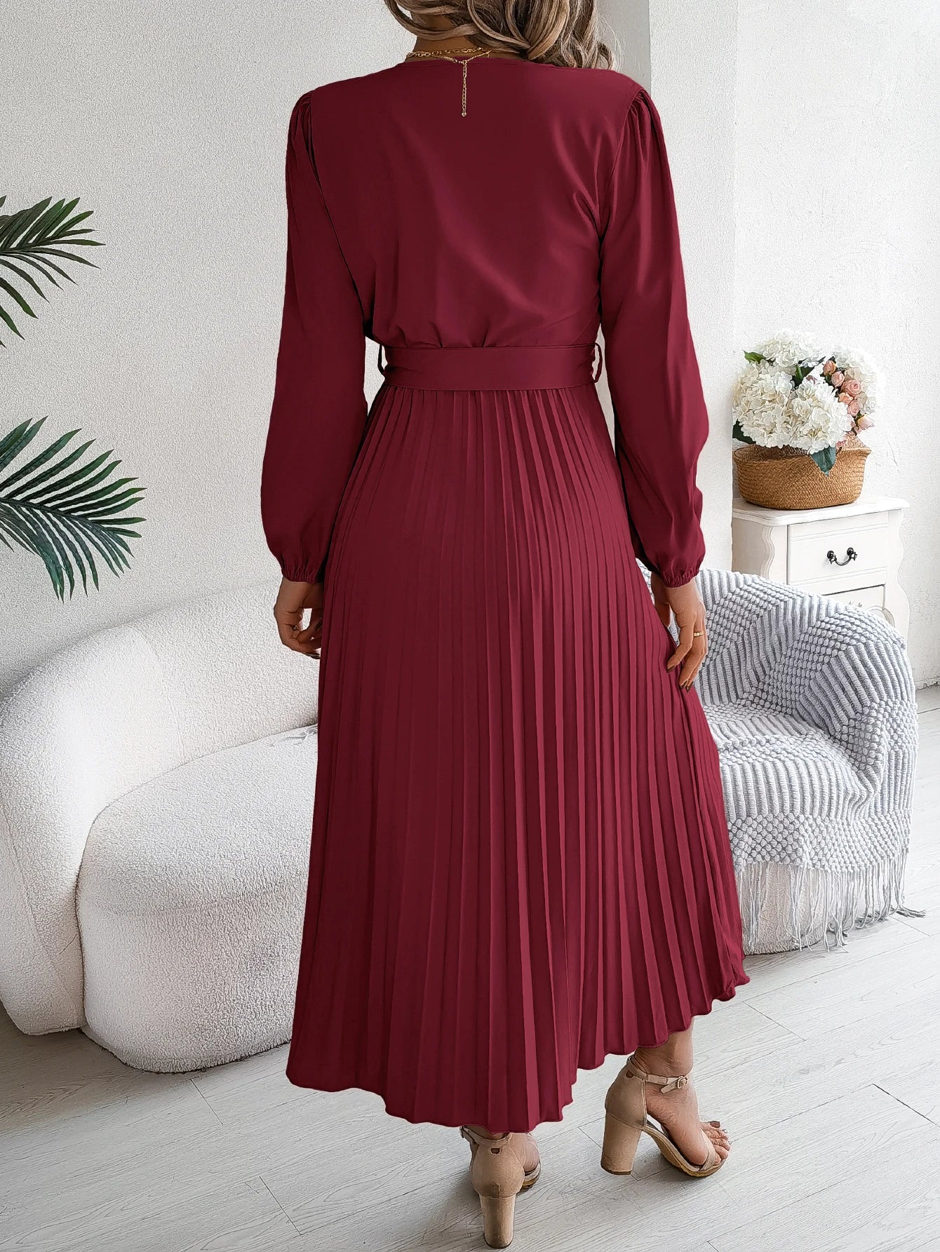 Robe longue plissée et manches longues